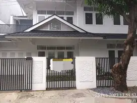 Di Jual Rumah 2 Lantai Baru Renov Siap Huni Lokasi di Rawamangun
