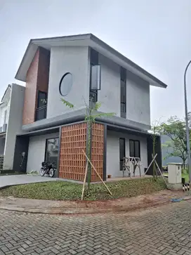 Dijual Rumah 2 Lantai, Bangunan Mandiri Hoek di Azura, Vanya Park