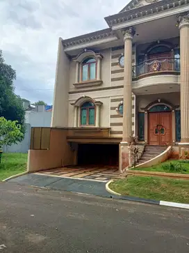 Rumah Klasik 3 Lantai di Bintaro Sektor 9 – Lokasi Strategis