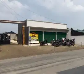 Ruko Gandeng 3 Unit akses di jalan raya utama 12 menit ke Tol Cisalak