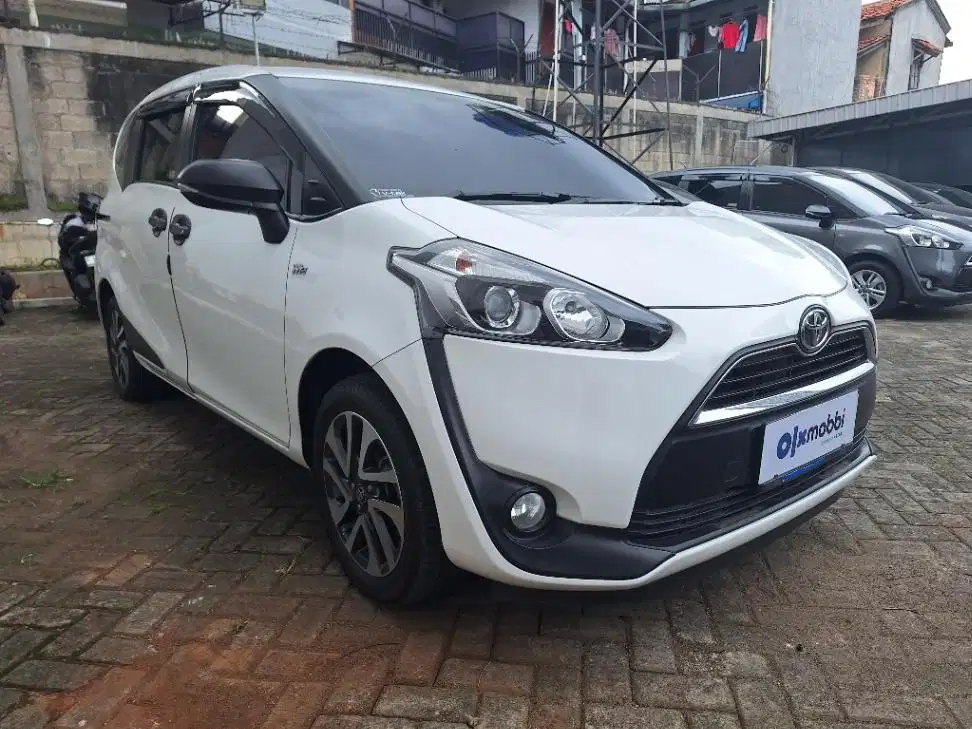 DP MURAH Toyota Sienta 1.5 V Bensin-AT 2019 Putih CKOCB