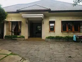 rumah lux,kemang timur,swimpool,parkir luas,asri