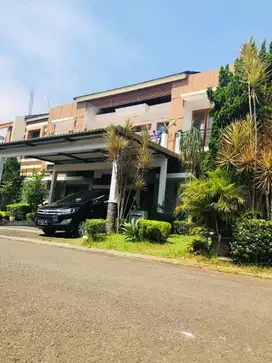 Rumah Mewah Rapi Terawat di Lingkungan Asri The Green Bsd