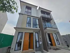READY ! Rumah 3 Lantai Start 800 Juta DP 0% Siap Akad Kredit