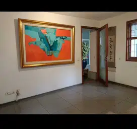 Rumah industrial Pulomas jalan besar ada kolam renang