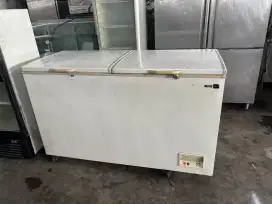 Freezer box mastercool 2 pintu 600 liter 
Hrg 4 jt
