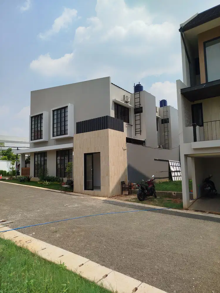 Rumah Tropis Modern Hoek Strategis Tol dan LRT TMII Jakarta Timur