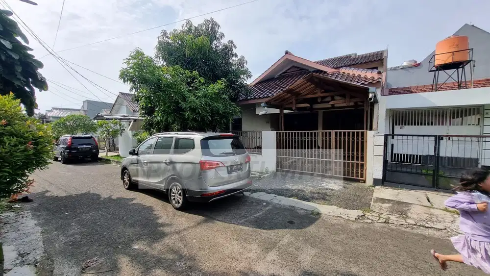 RUMAH LEBAK BULUS INDAH DALAM KOMPLEKS JAKARTA SELATAN