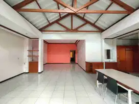 Rumah Mainroad JL.Riau cocok untuk cafe / kantor / hotel, SHM