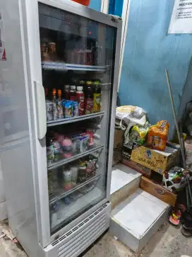showcase 1 pintu