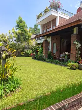 Dijual Rumah Mewah Gaya Tropical Klasik di Setiabudi Regency – Wing 3, Bandung