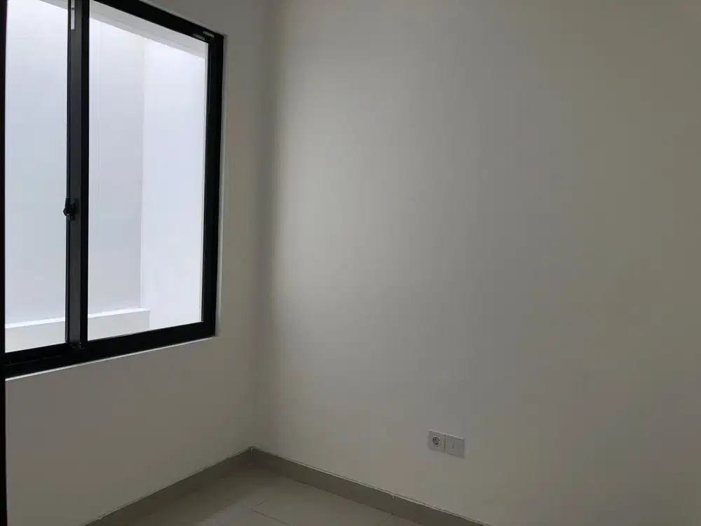 DISEWAKAN MURAH RUMAH MILENIAL PIK 2 UK 4,5X10 KOSONGAN SIAP HUNI