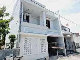 Rumah Cantik 2 Lantai Proses Finishing Letak Strategis