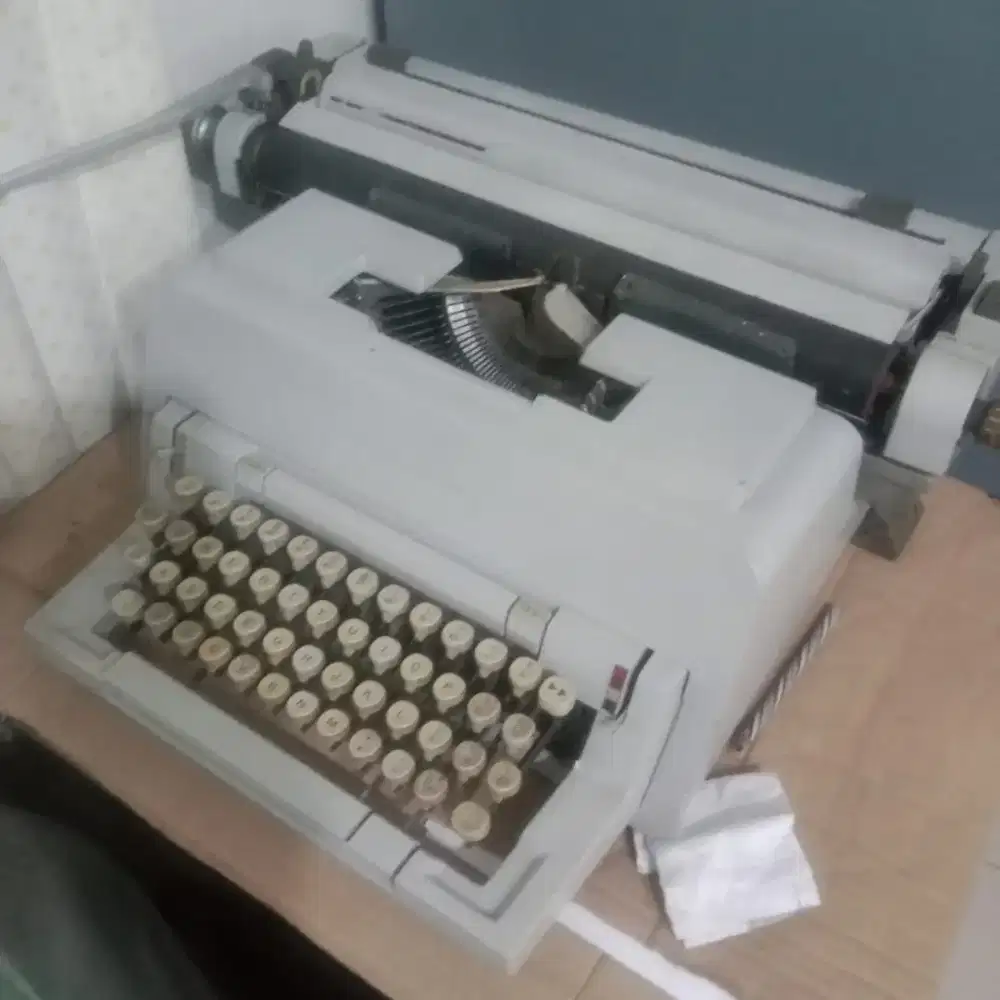 Mesin tik olivetti 98   Harga 1 jt