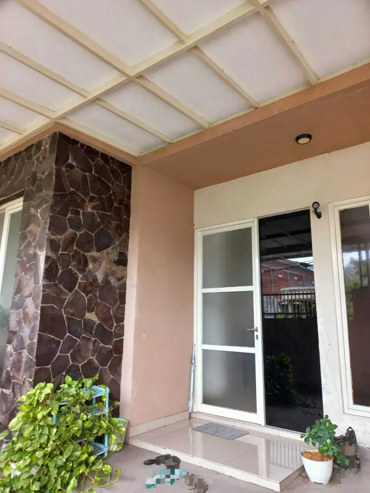 Turun Harga ! Rumah 1,5 lantai Terawat Griya Kebraon Utama Surabaya