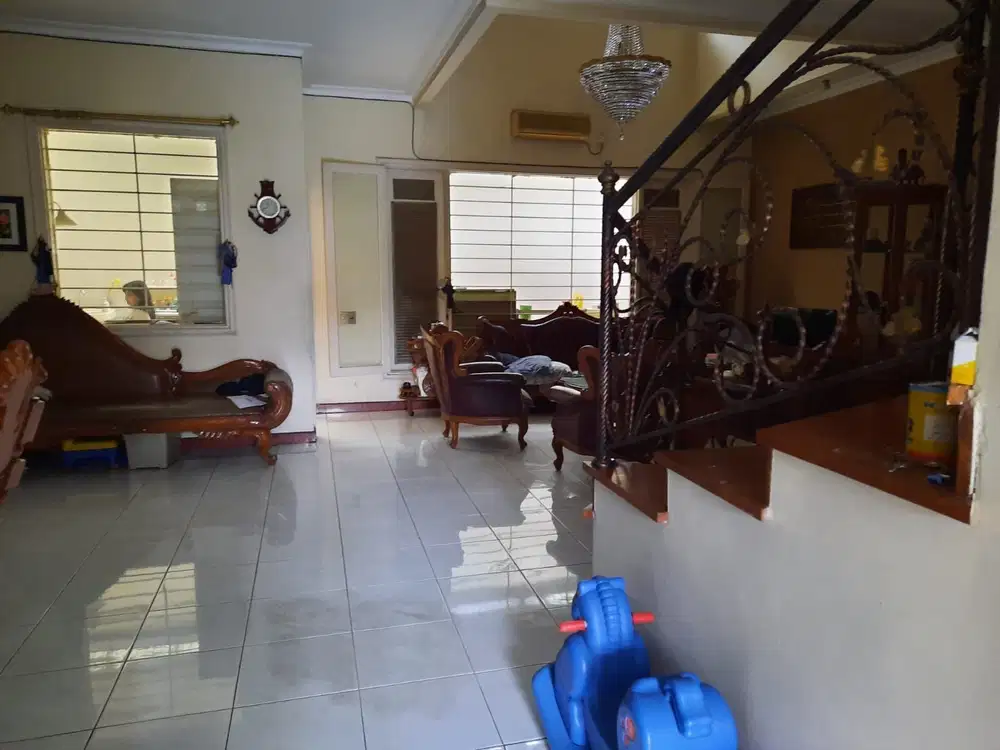 Rumah Luas dan Nyaman di Villa Melati Mas