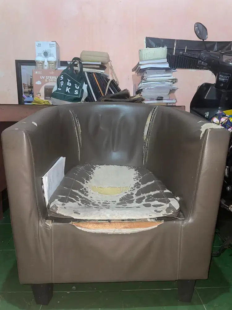 Informa Lexxy Sofa Kulit 1 Seater - Cokelat Tua