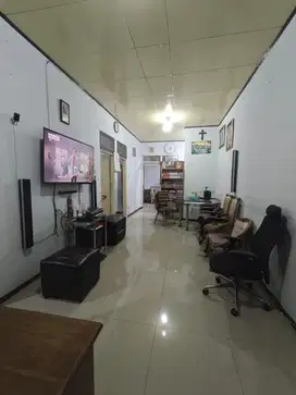 Rumah Terawat di Taman Holis Indah