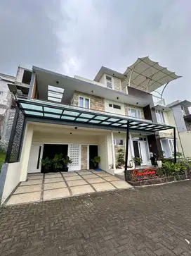 Dijual Rumah Villa Roftoop dan Kolam Renang Oro Oro Ombo BNS Kota Batu