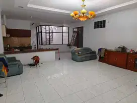 Dijual Rumah di Taman Holis Indah 1