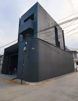 Dijual rumah hoek baru 3 lantai komplek taman ratu jakarta barat