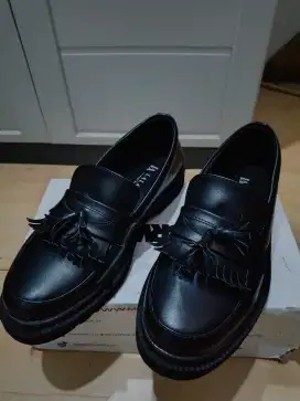 sepatu slip on loafers