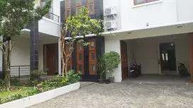 Disewakan rumah di Kemang Jakarta Selatan
