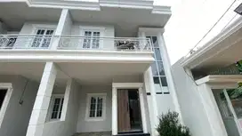 DIJUAL RUMAH MEWAH CLASSIC SIAP HUNI 2 LANTAI BEBAS BANJIR 5MNT TOL