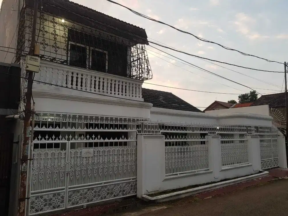 Disewakan rumah dalam komplek dekat plaza bintaro