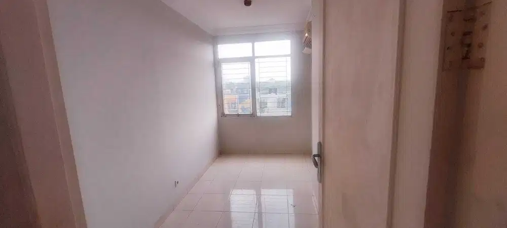 DIJUAL APARTEMEN 3 BR PERMATA EKSEKUTIF LANTAI 7