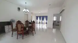 Jual Cepat Rumah 2 Lantai Cluster Terdepan JGC, Good Condition SHM