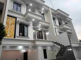 Disewakan Rumah Baru 3 Lantai dkt dr tol simatupang