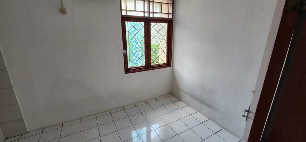 DISEWAKAN CEPAT RUMAH TAMAN PALEM LESTARI BELAKANG SEKOLAH KRISTOFORUS