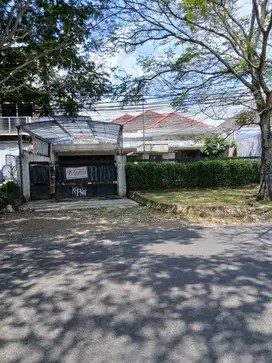 Rumah Luas Tengah Kota Terawat di Simpang Wilis Indah Malang