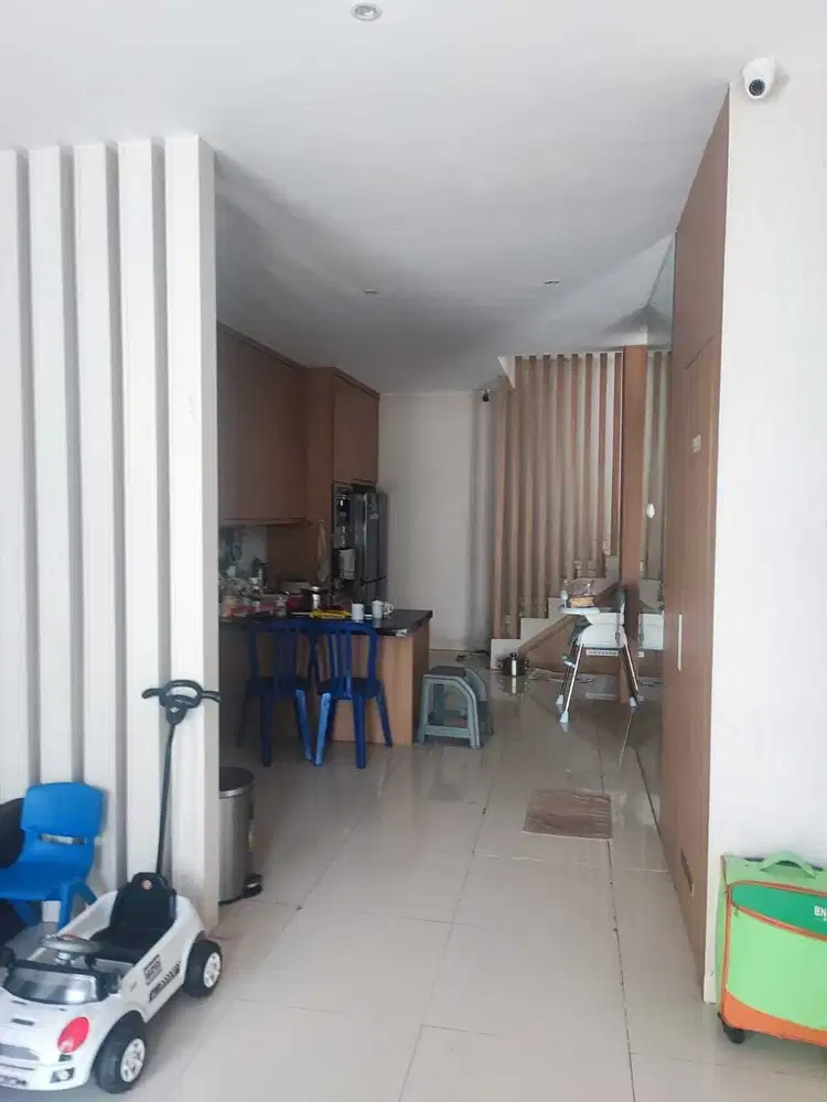 Dijual Rumah 2 lantai dekat sekolah dan pasar di Taman Surya 5