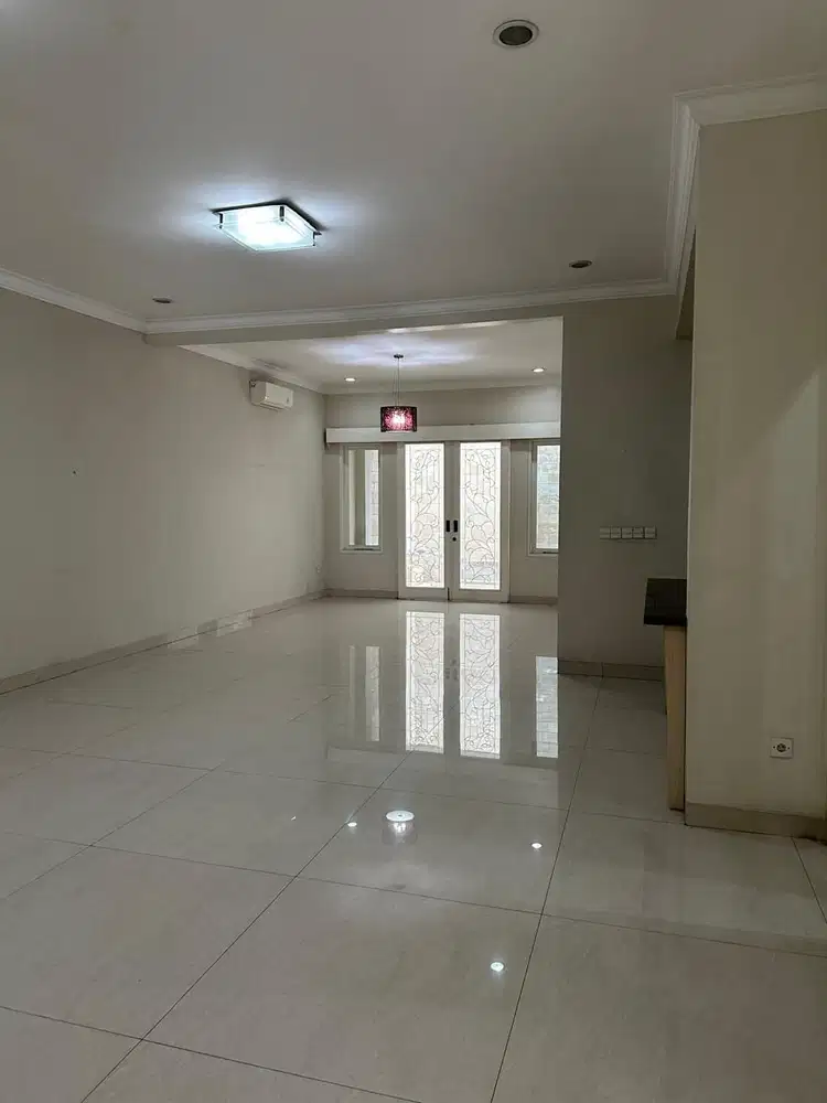 Dijual rumah satu lantai siap huni di Bukit Hijau, Pondok Indah