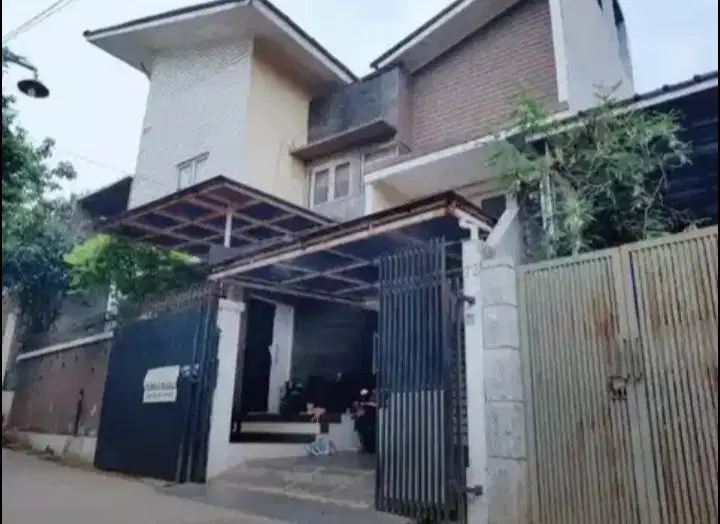 RUMAH BIKIN BETAH NYAMAN JATIWARINGIN TOL