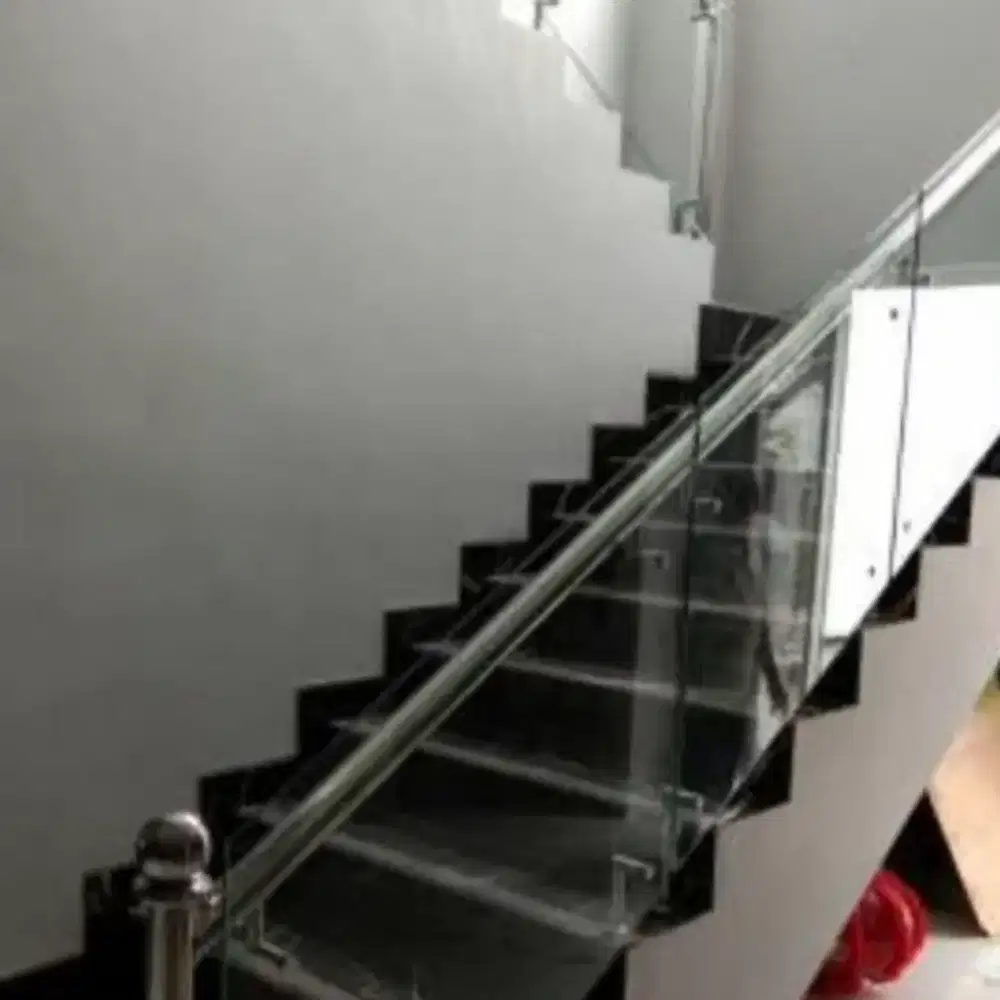 Railing tangga stainless kaca