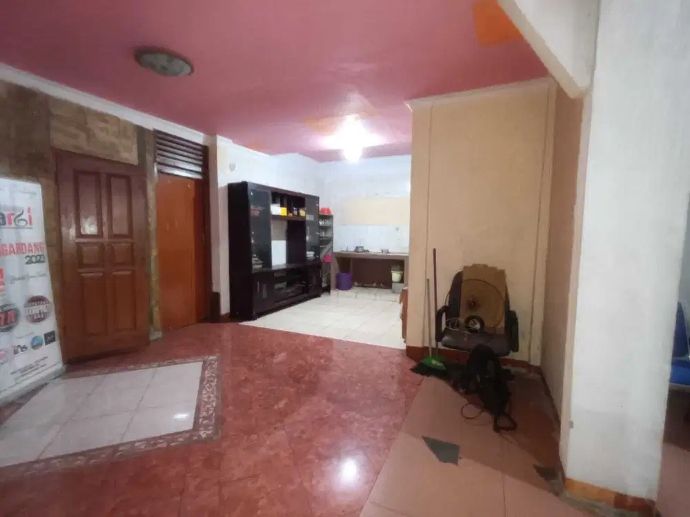 Dijual Rumah Strategis SHM – Luas Tanah 274 m², Bangunan 250 m², 5,5M