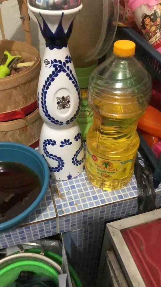 Botol azul bekas