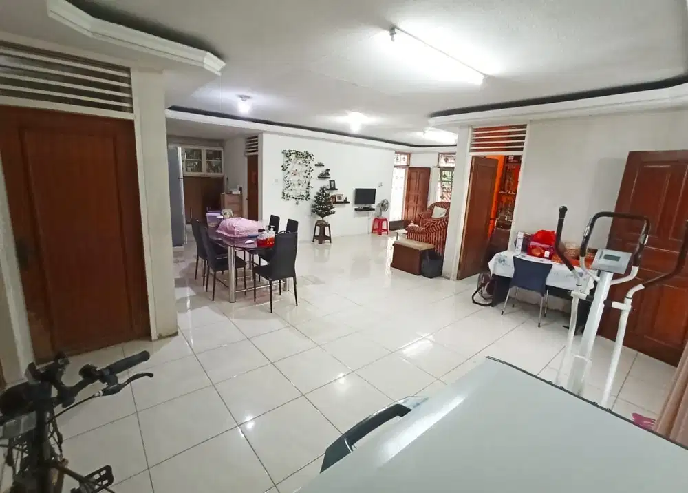 Dijual rumah hoek