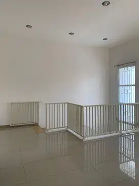 Rumah Ciamik di Cluster Favorit di Somerset Citraland Surabaya Barat