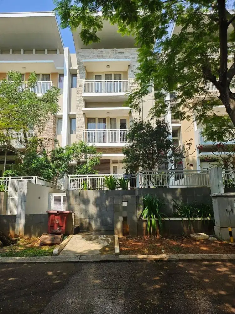 Dijual Rumah Townhouse Sherwood 4Lt di Kelapa Gading,Jakut