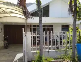 Rumah Hitung Tanah Manyar Kertoadi Surabaya LT 180m2