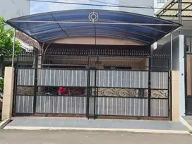 Dijual Cepat! Rumah Cantik 1,5 Lantai Fully Furnished di Janur Asri Ke