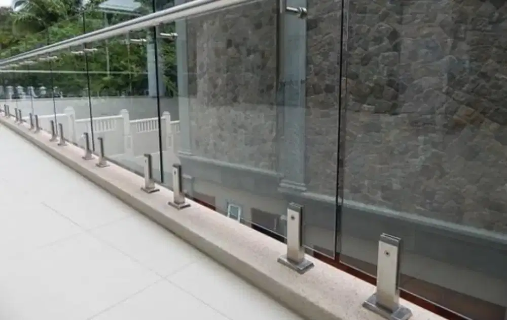 Balkon kaca stainless