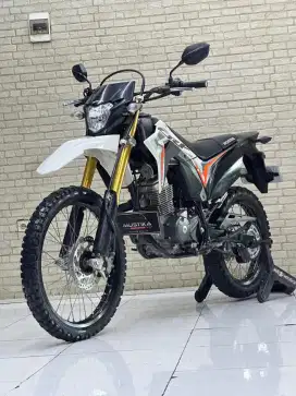 Honda CRF 150 L 2023 warna putih limited edition