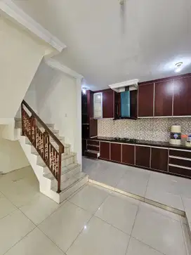 Jual Cepat Rumah Siap Huni 2 Lantai di Puri Intan – Lokasi Strategis