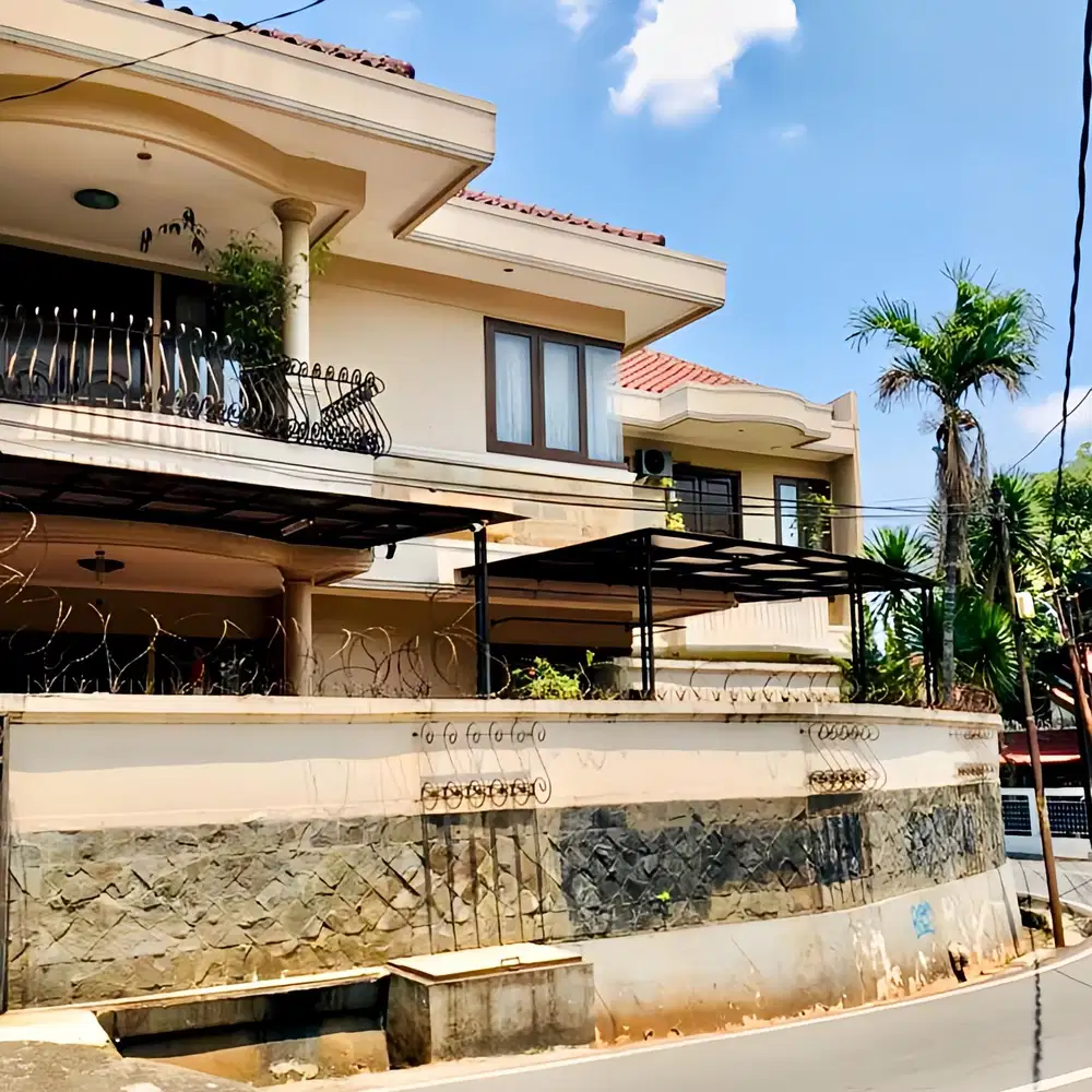 Turun Harga!Rumah Asri Hoek LT 346m2 di Jatipadang, Pejaten