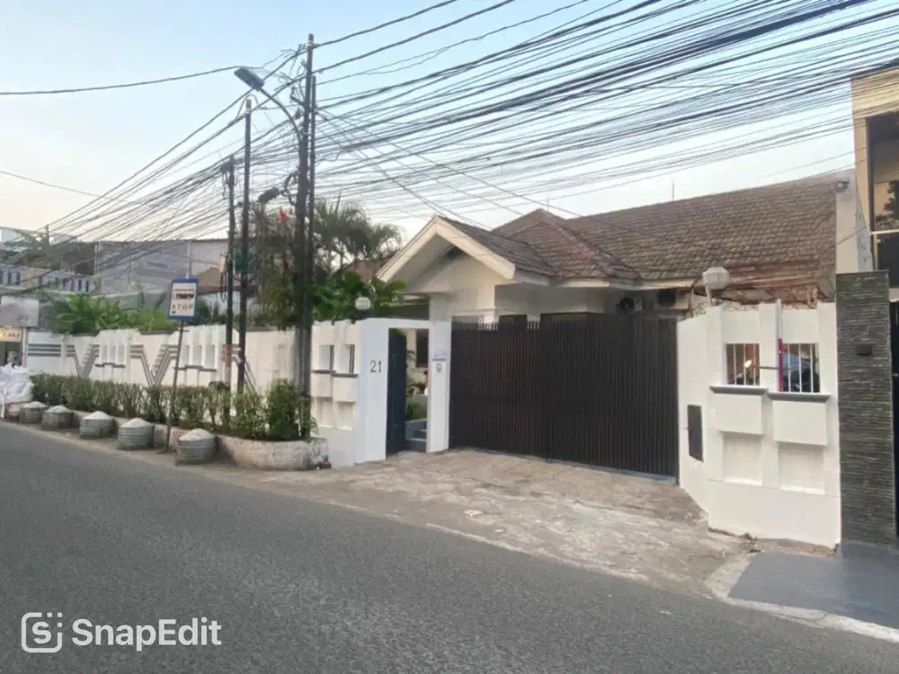 Disewa Rumah 2 lantai di Cipete  ada kolam renang lokasi bagus